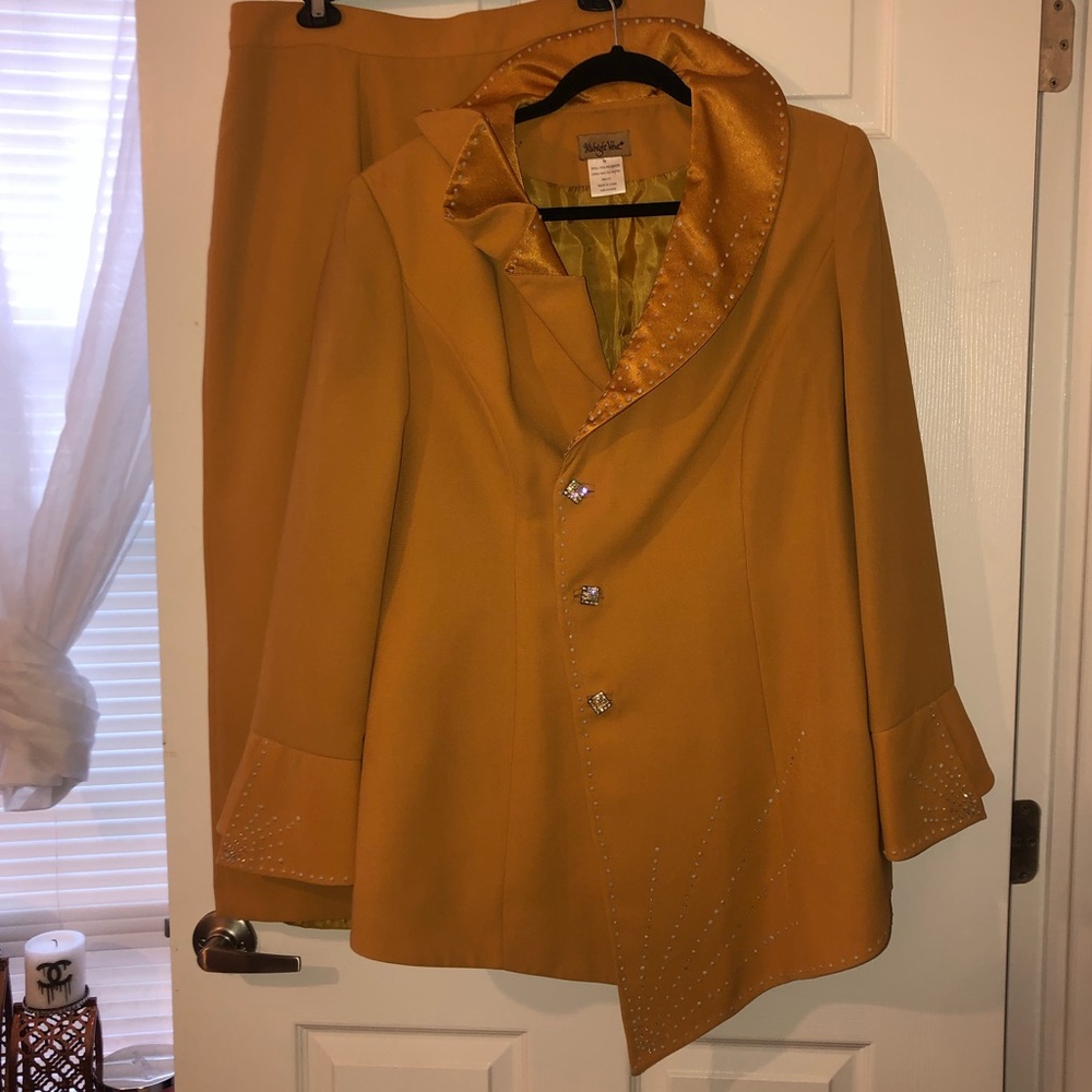 Women’s suit